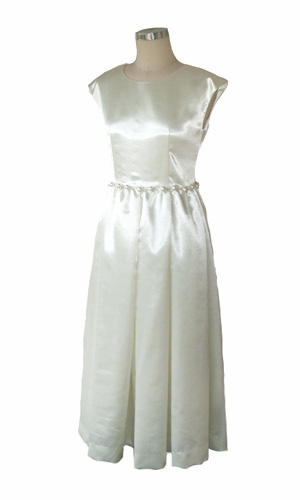 ジュニアの白いドレス